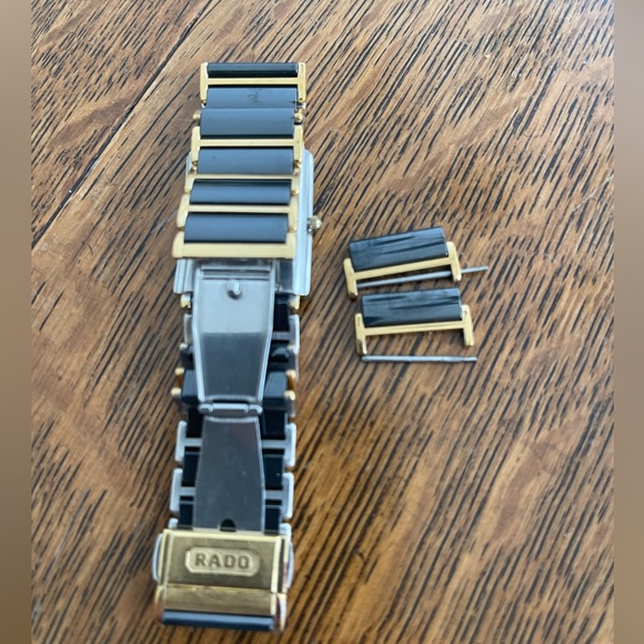 Rado Black Ceramic and Gold Swiss Watch. 2 extra links. Serial no. 31395237. - Picture 8 of 9